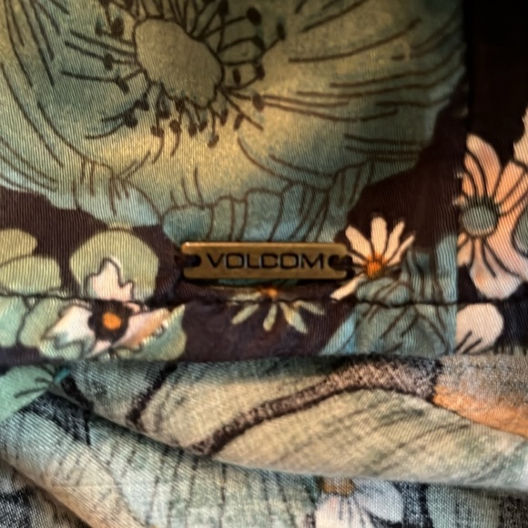 Ladies Volcom skirt - Picture 8 of 8